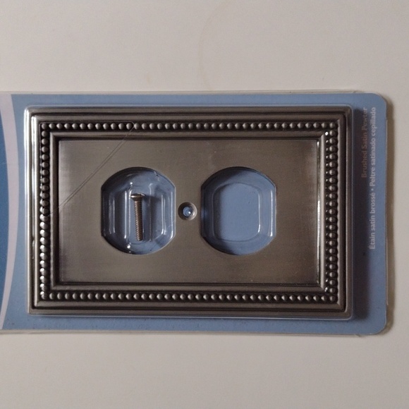 NEW Brainerd Set of 4 Silver Metal Socket Outlets - Picture 4 of 7